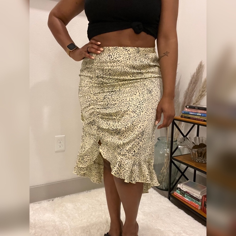VERO MODA Ruched Asymmetric Satin Skirt
